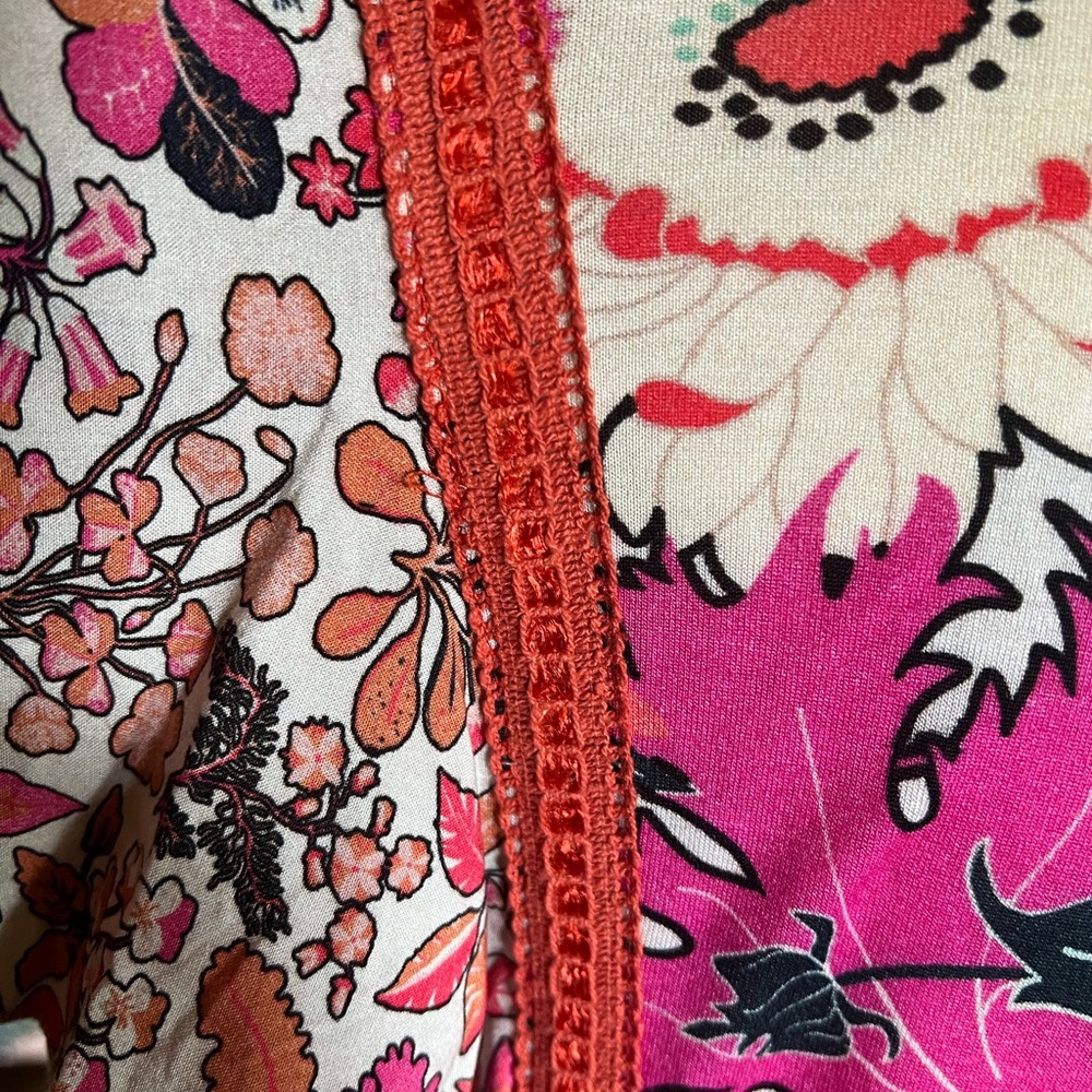 Floral Ruffle Sleeve Top - Picture 6 of 10